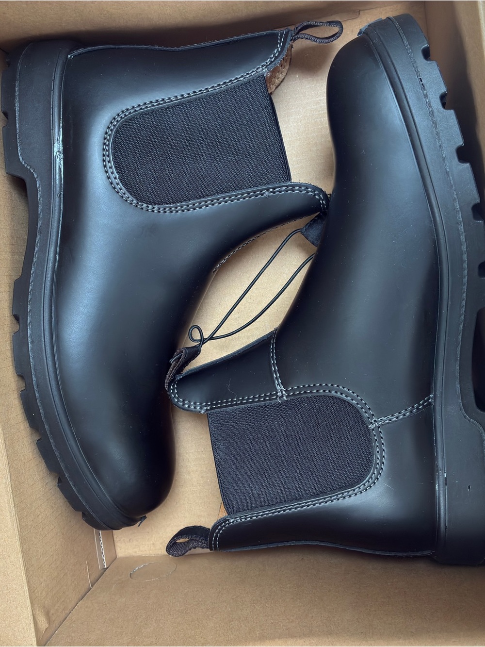 Prospector “Bryan” Men’s Chelsea Boots – Size 9 – New in Box